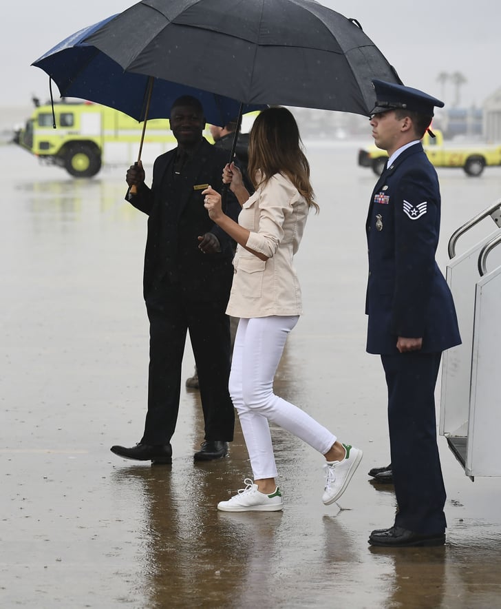 brazo Ligero contraste Melania Still Had the Same White Pants and Adidas On | Melania Trump Wore a  Highly Insensitive Jacket While Visiting the Border, and *Deep Sigh* |  POPSUGAR Fashion Photo 14