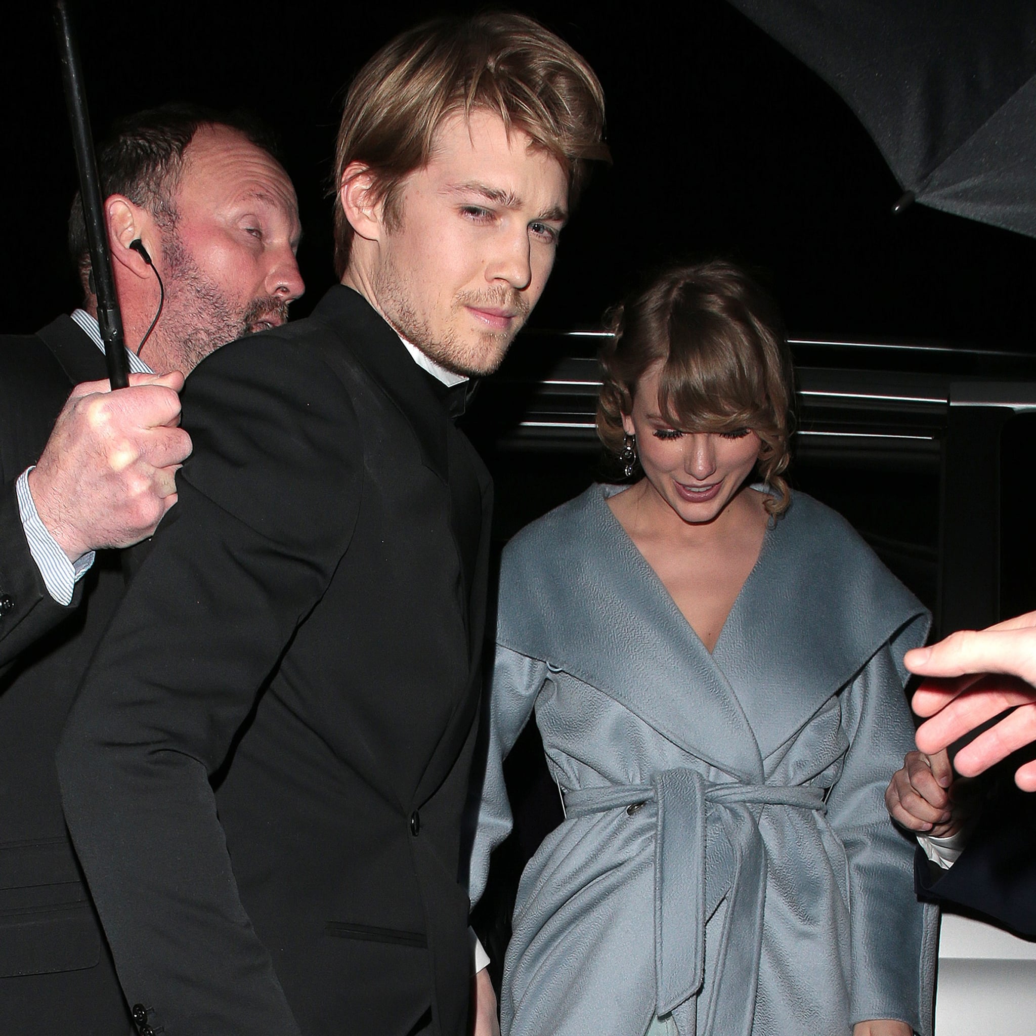 Is Taylor Swift Wearing A Ja Ring Popsugar Fashion