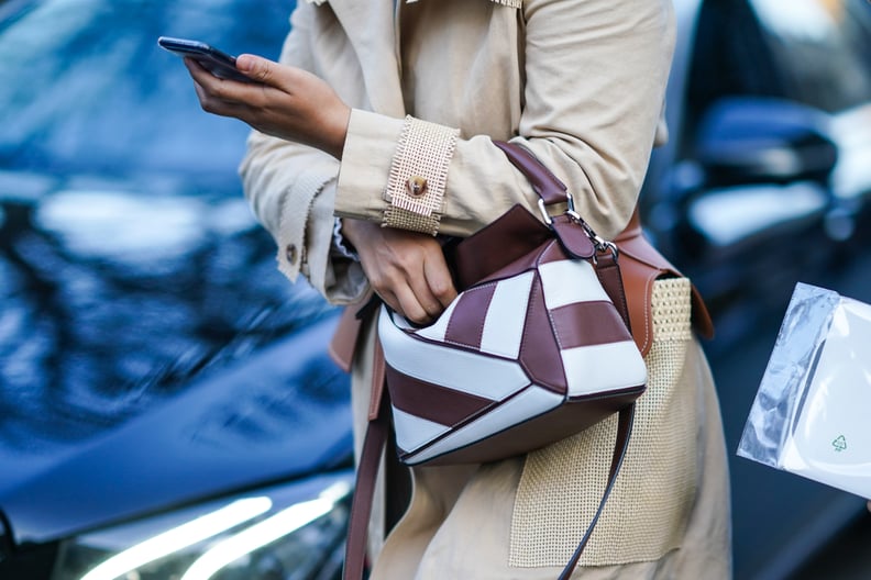 How to Wear the 2-Toned Trend: A Handbag