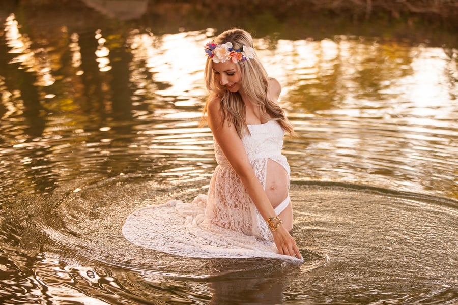 Pretty Maternity Photo Ideas
