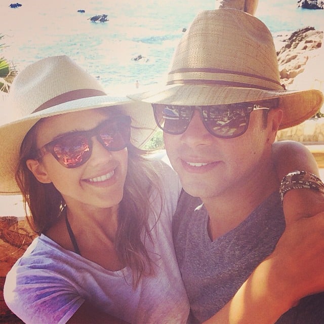 Jessica Alba and Cash Warren stayed close during their Cabo vacation.
Source: Instagram user jessicaalba