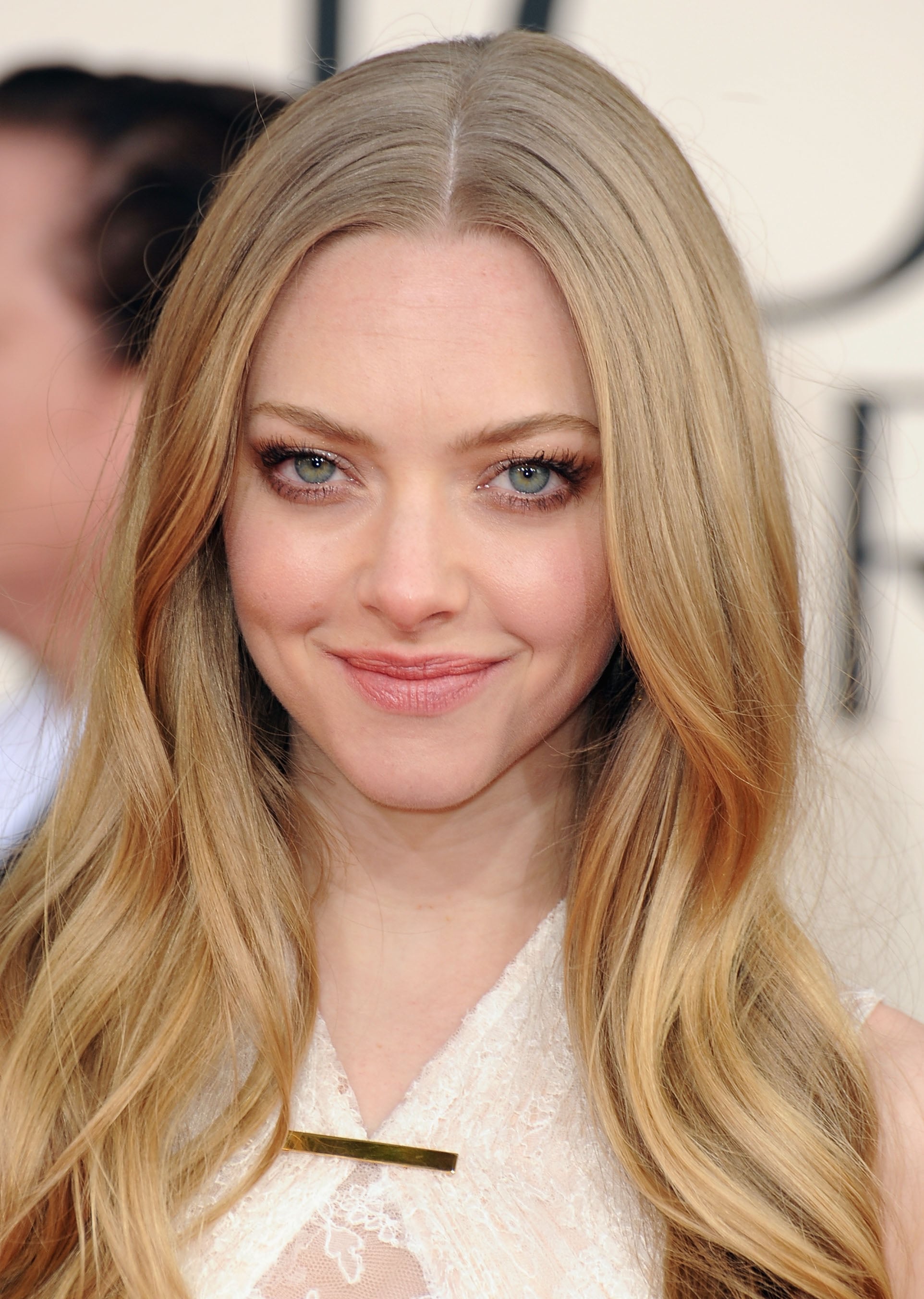 Amanda Seyfried smiled coyly at the 70th Annual Golden Globes. | All ...
