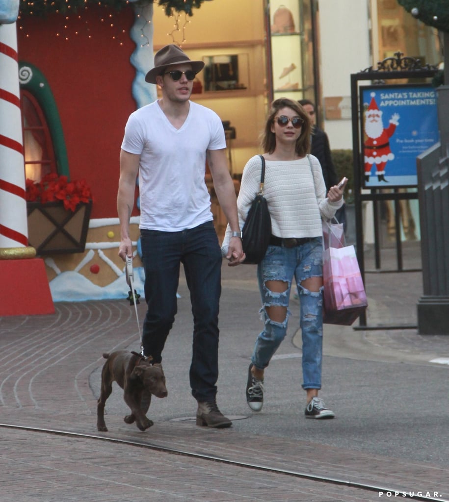 Sarah Hyland Holds Hands With Boyfriend December 2015