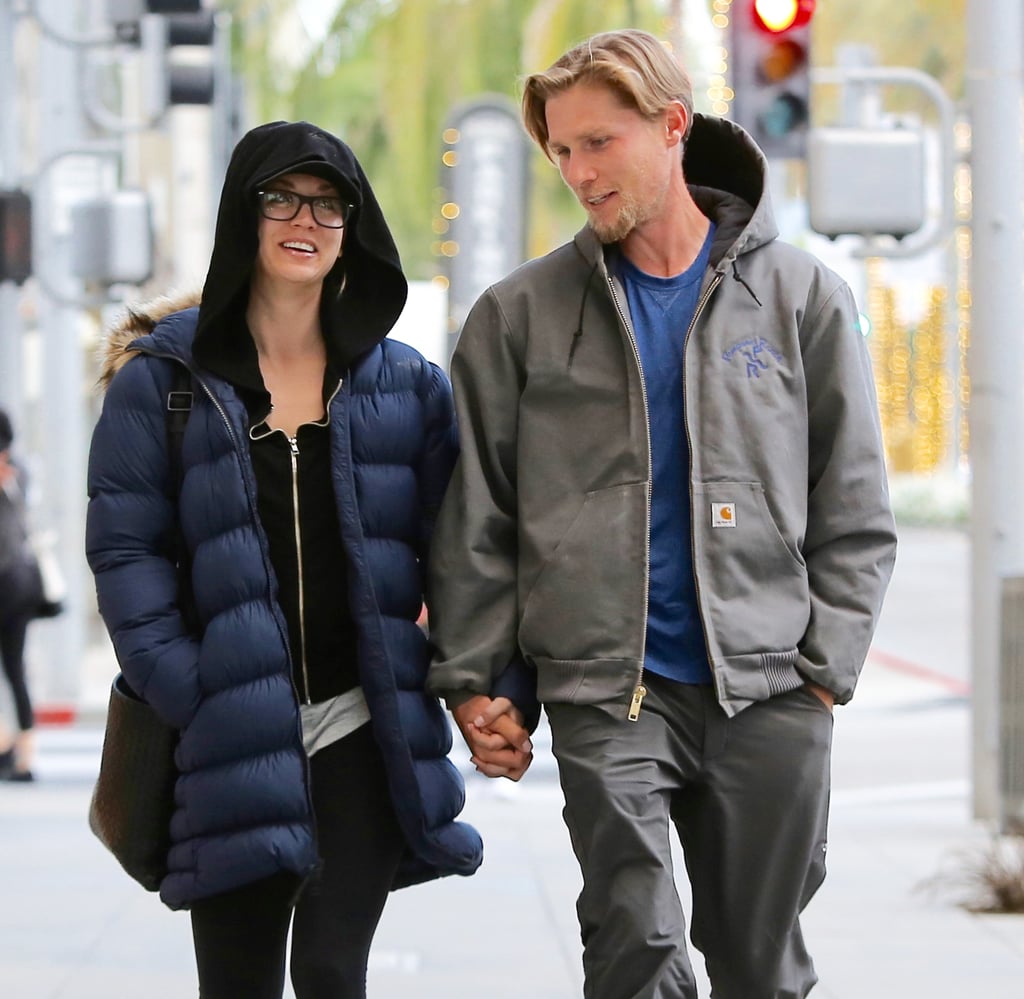 Kaley Cuoco and Boyfriend Karl Cook Out in LA December 2016