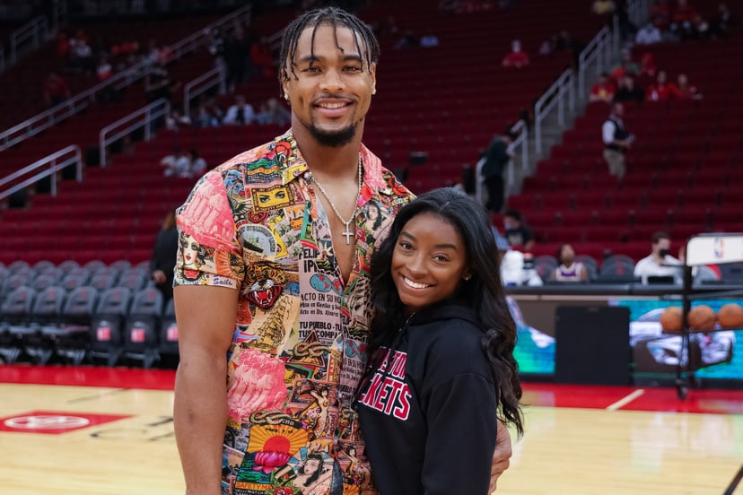 HOUSTON, TEXAS - DECEMBER 28: Simone Biles and Jonathan Owens attend a game between the Houston Rockets and the Los Angeles Lakers at Toyota Center on December 28, 2021 in Houston, Texas. NOTE TO USER: User expressly acknowledges and agrees that, by downl