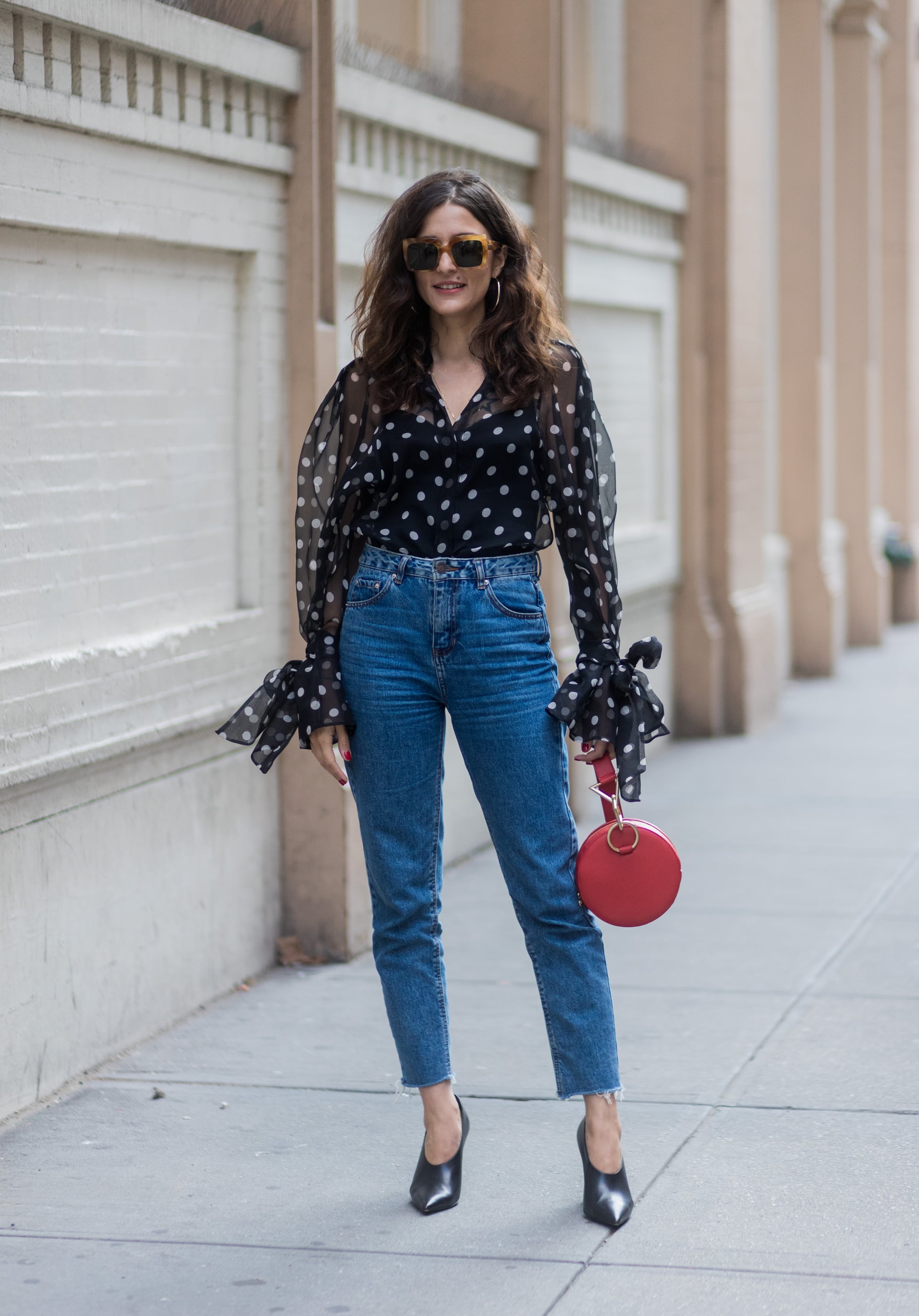 20 Red Bag Outfit Ideas - all black with jeans an a pop of color