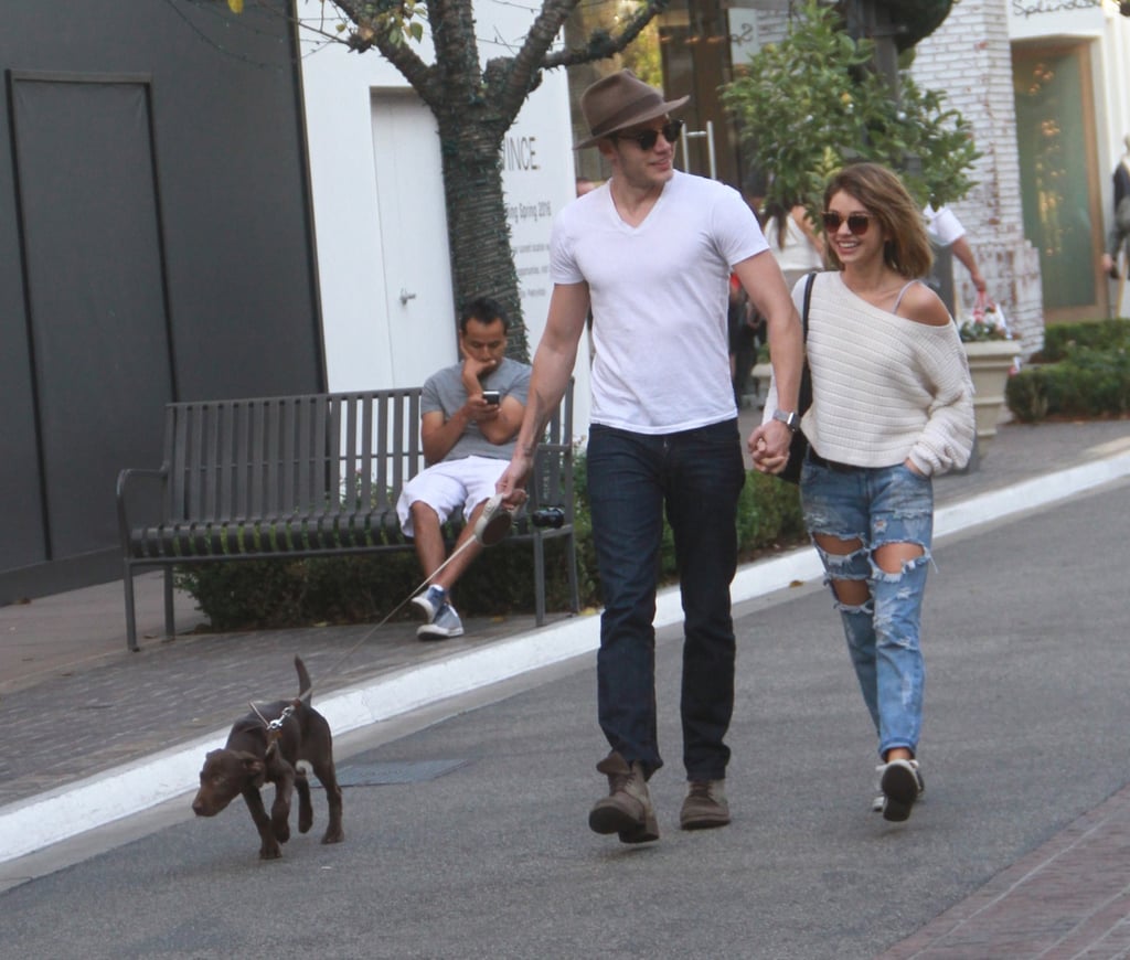 Sarah Hyland Holds Hands With Boyfriend December 2015