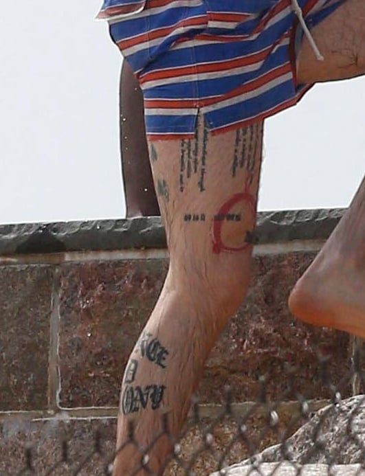 Ryan Reynolds Shows Off Leg Tattoos While Shirtless Photos Photo  3698921  Bikini Blake Lively Pregnant Celebrities Ryan Reynolds  Shirtless Photos  Just Jared Entertainment News
