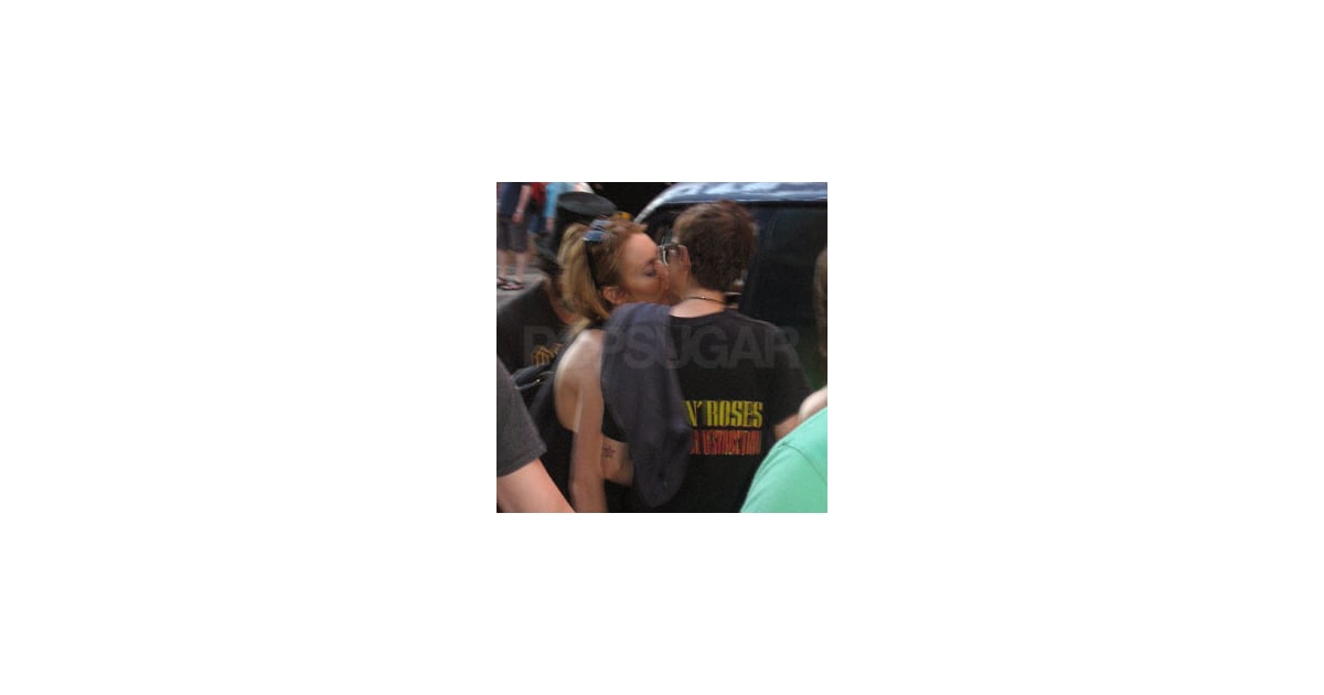 First Photo Of Lindsay Lohan And Samantha Ronson Kissing Popsugar Celebrity 1416