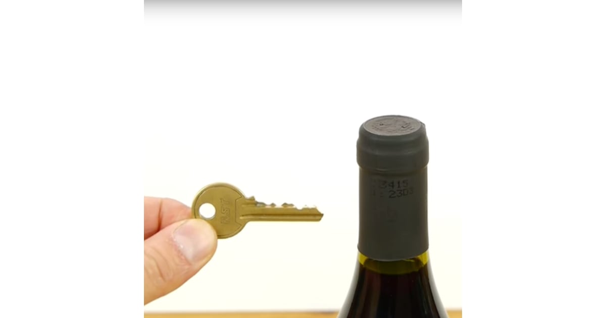 Звук открытия бутылки. Ключ для бутылок. Вино с ключикиками на бутылке. Открывашки для бутылок на ключи. Горлышко бутылки.