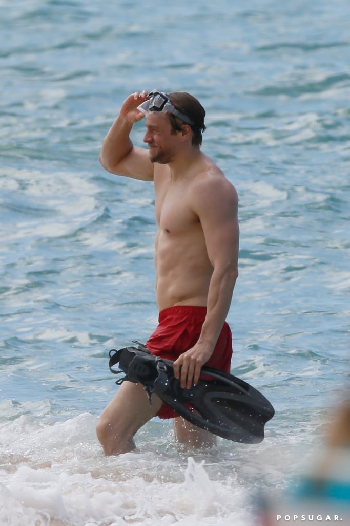 Shirtless-Charlie-Hunnam-Hawaii-Pictures