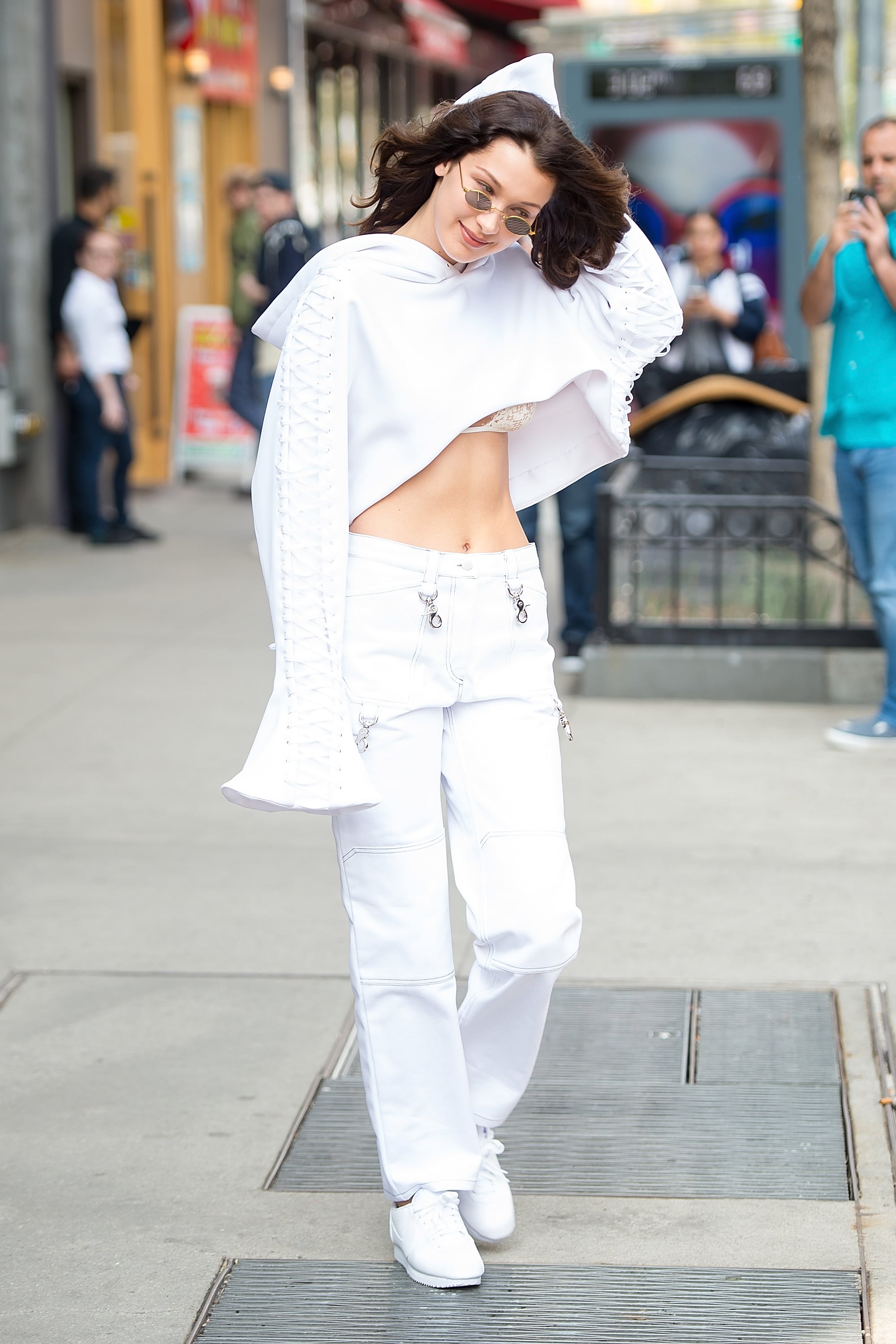 White hoodie street style shop