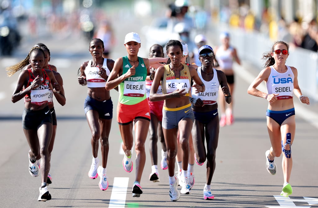 The lead pack establishes the pace in the women's marathon at the 2021 Olympics.