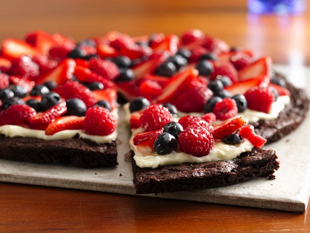 Bake This: Brownie and Berries Dessert Pizza