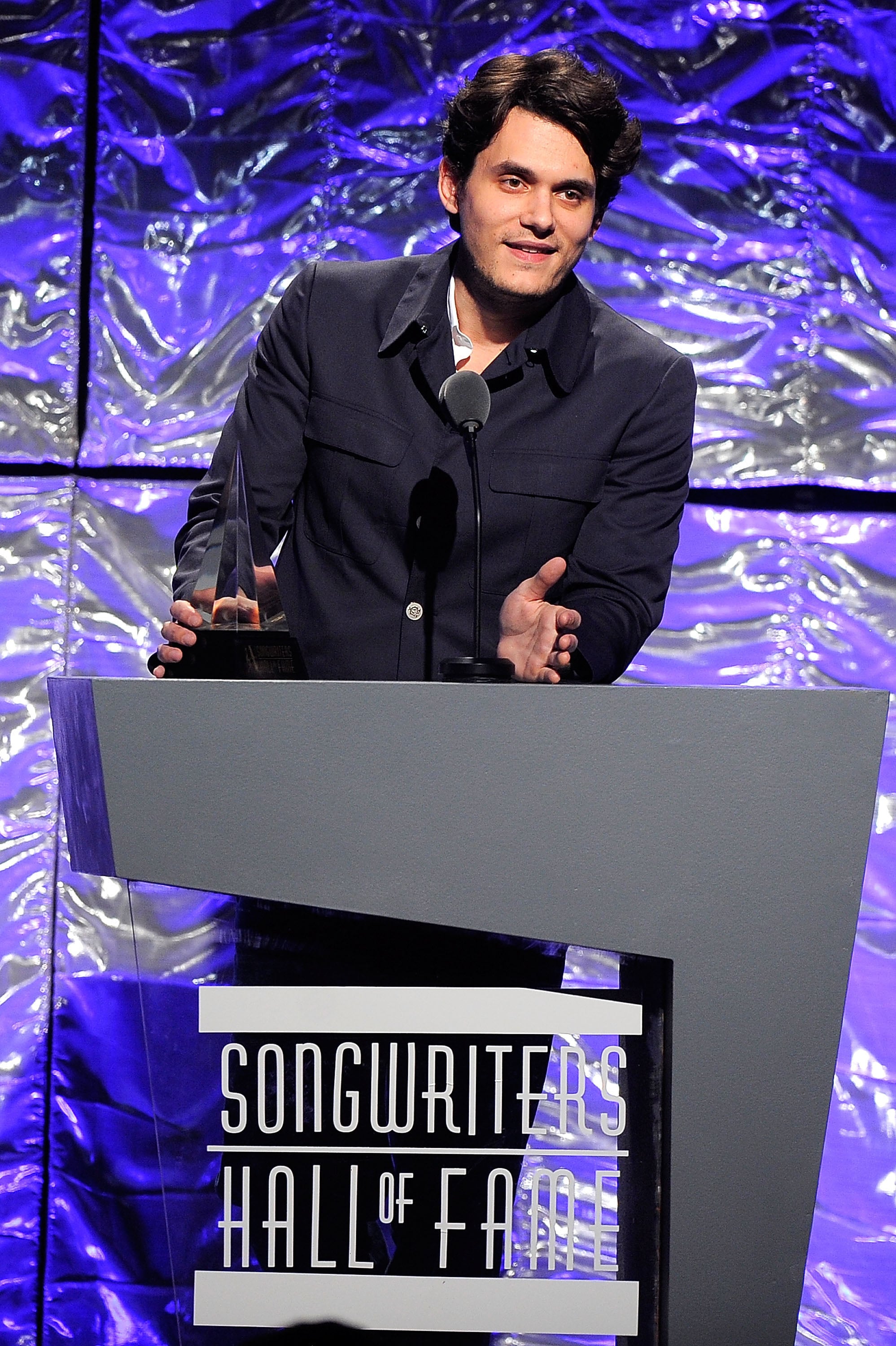 Pictures Of John Mayer Presenting Taylor Swift A Songwriters Award In Nyc 2010 06 18 13 30 00 Popsugar Celebrity