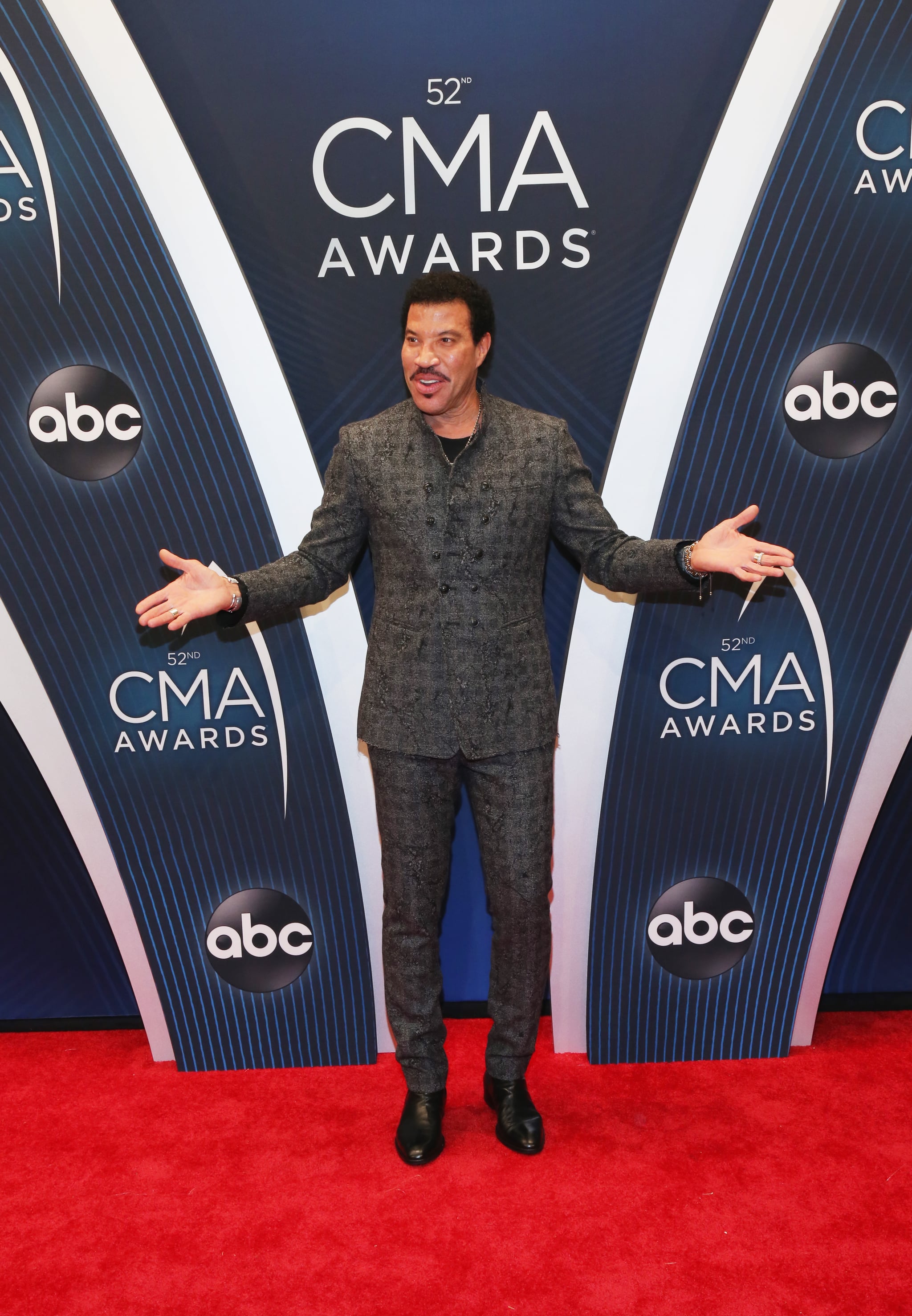 Best Pictures From The 2018 Cma Awards Popsugar Celebrity