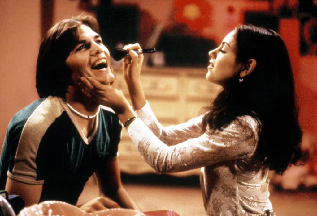 在1998年8月:艾什顿·库奇和米娜·古妮丝为首的集合”,70年代秀”