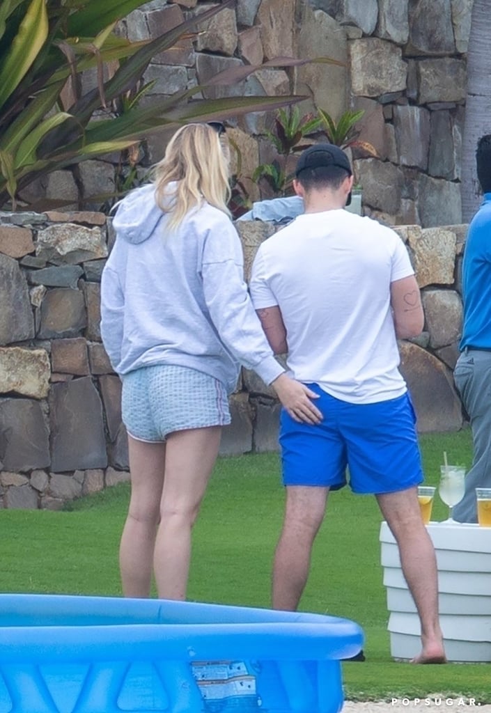 Joe Jonas and Sophie Turner Kissing in Cabo San Lucas Photos