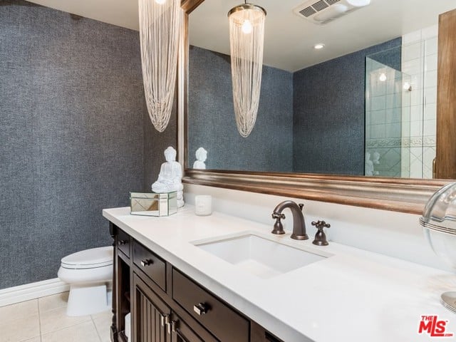 Pictures of Nick and Vanessa Lachey's Encino, CA, Home