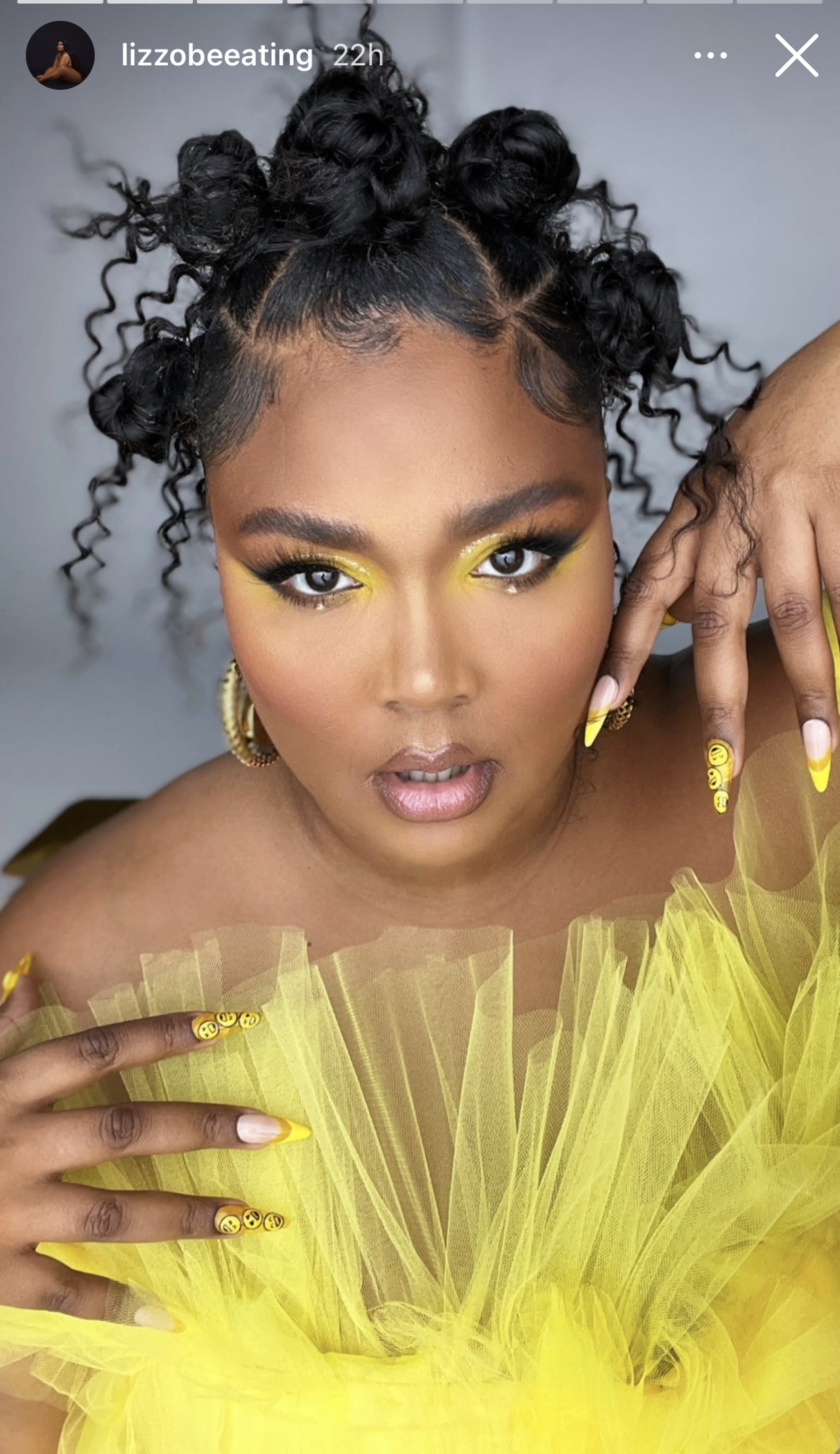 Lizzo's Matching Monochrome Yellow Eyeshadow and Nails | PS Beauty