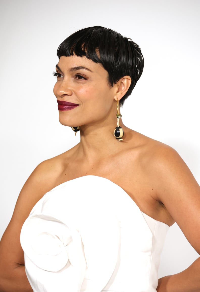 A closer look at Rosario Dawson's bowl cut 