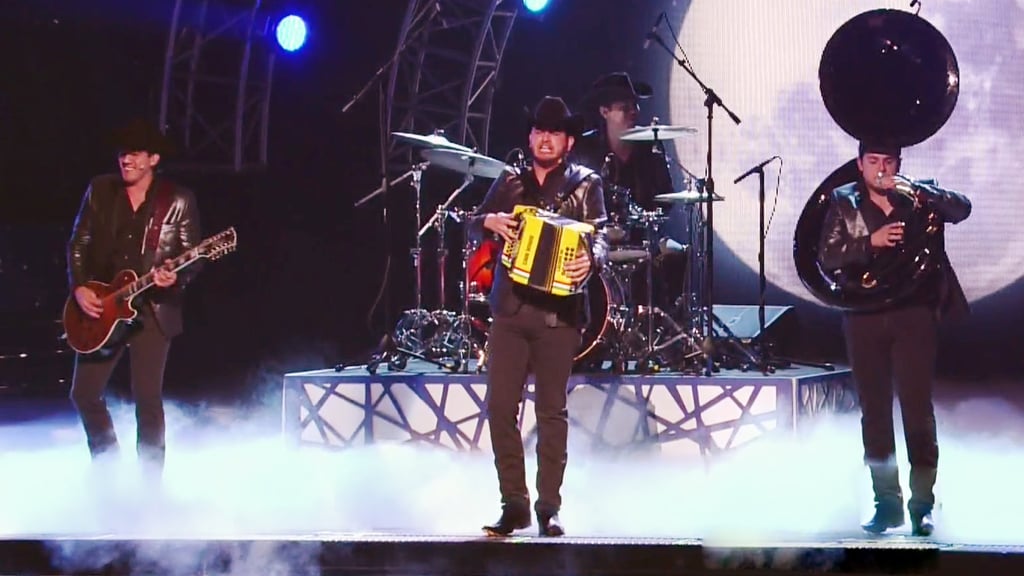 Calibre 50 Singing "Préstamela a Mí"