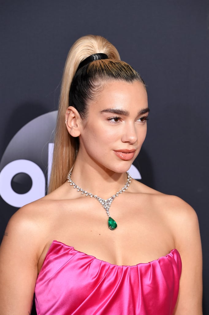 Dua Lipa At The 2019 American Music Awards Celebrity Hair And Makeup