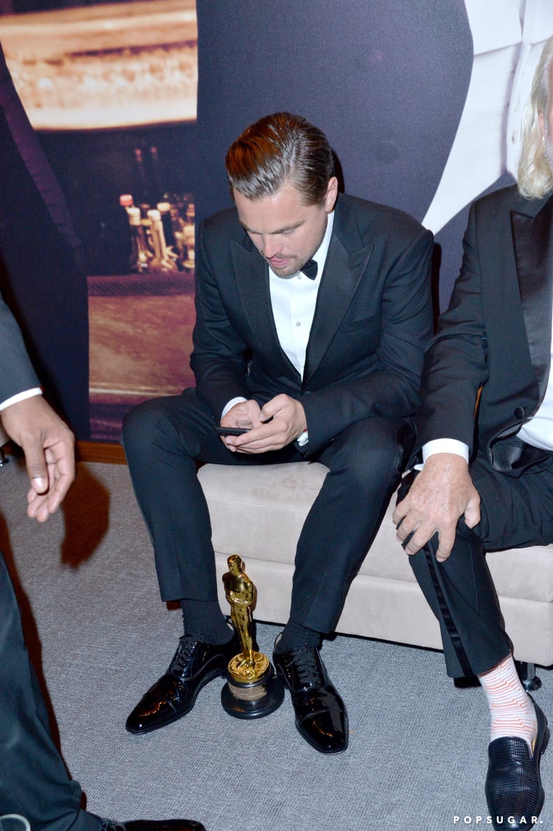 Leo Slyly Took a Photo of His Oscar