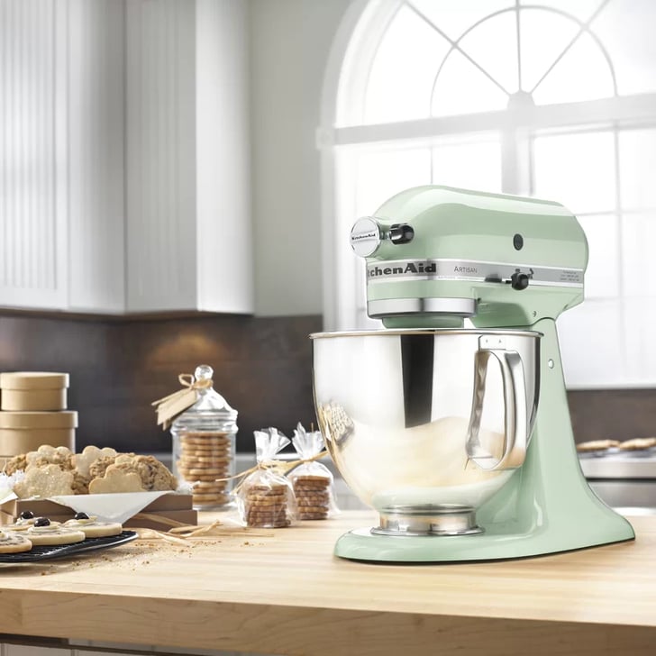 A Stand Mixer KitchenAid Artisan Series 10 Speed 5 Qt. Stand Mixer