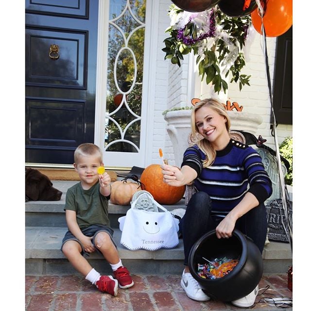 The actress and her son, Tennessee, waited outside for trick-or-treaters on Halloween in 2015.
