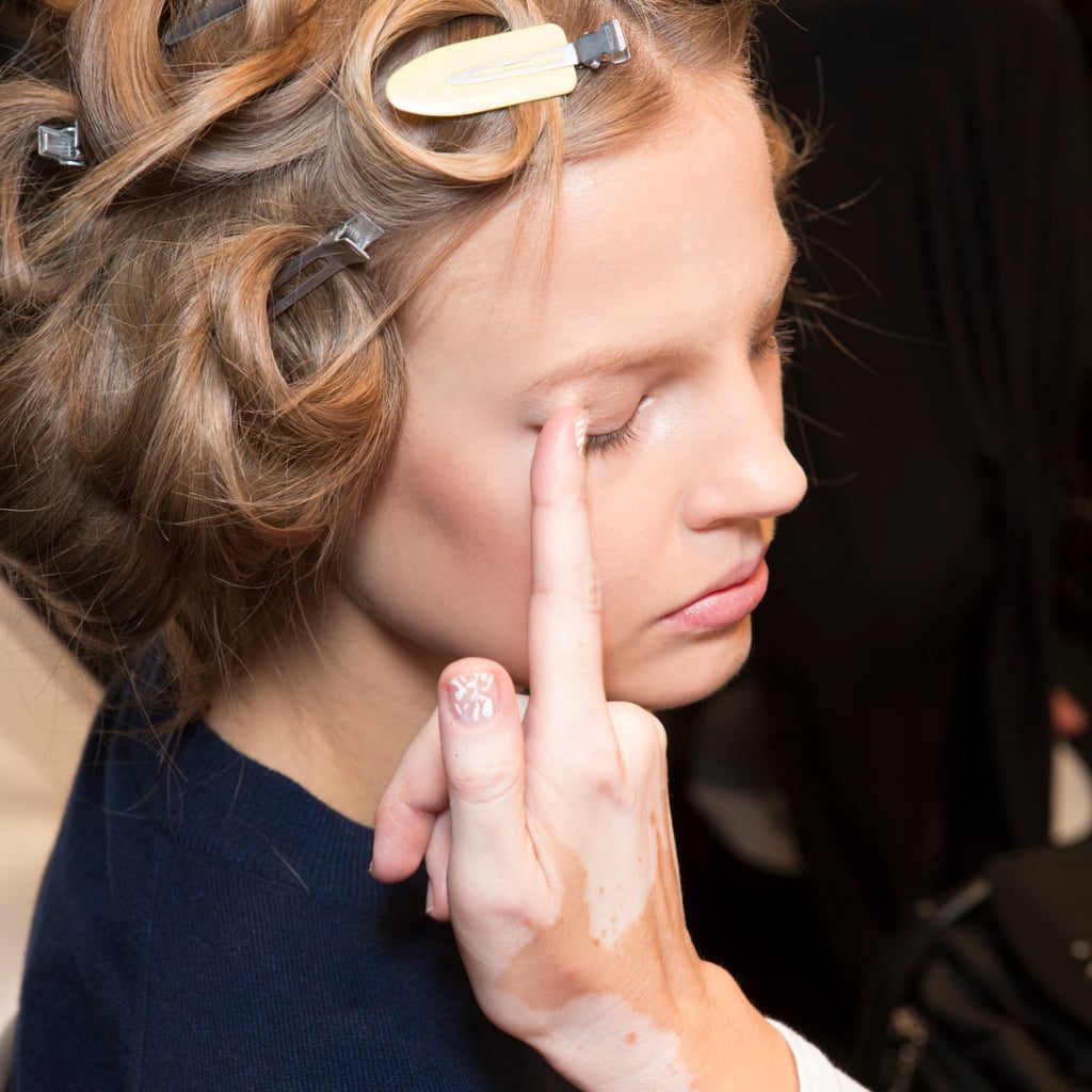 How to Apply Eye Shadow With Your Fingers