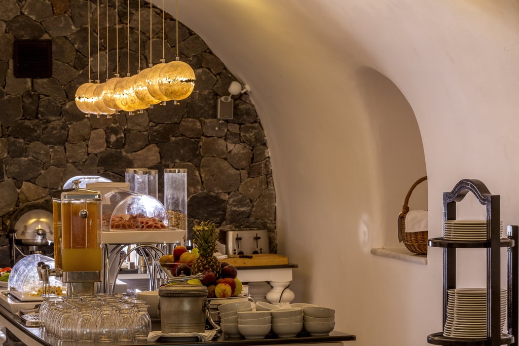 Breakfast is complimentary for all rooms, featuring traditional Greek fare and a Champagne brunch, but unfortunately we had a very early flight and missed it. Perhaps that's just one reason to go back!
Keep reading for more stunning photos!