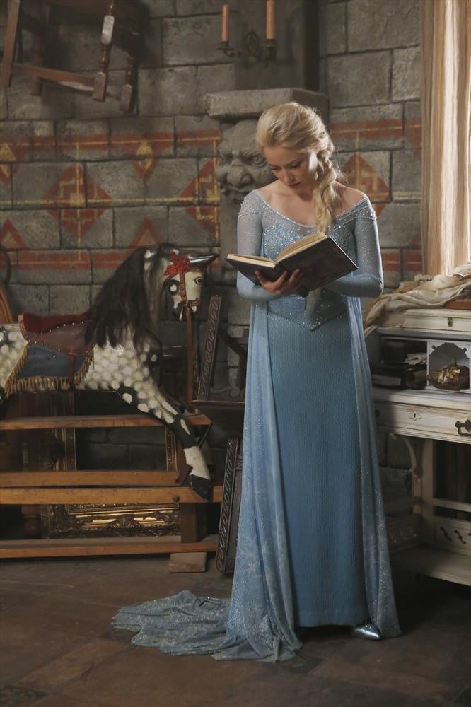 Elsa reads a book.