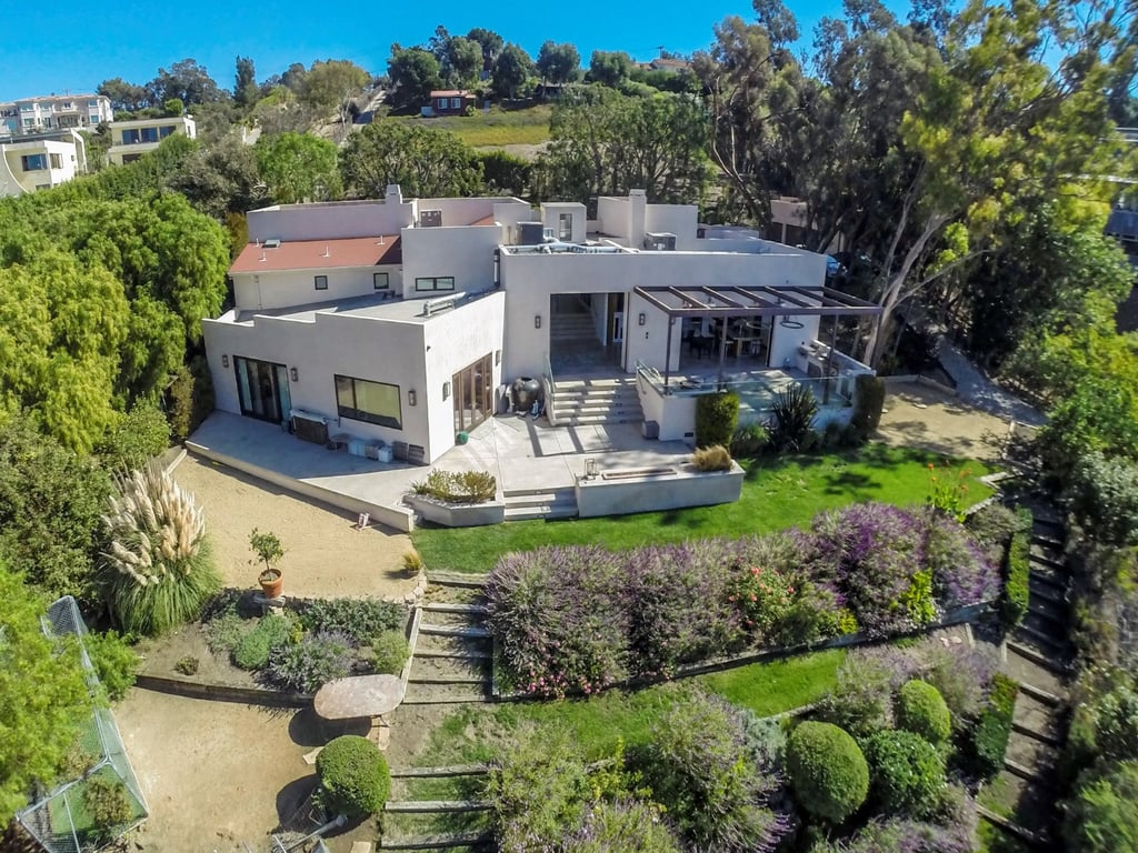 Chris Hemsworth and Elsa Pataky Buy Malibu Home