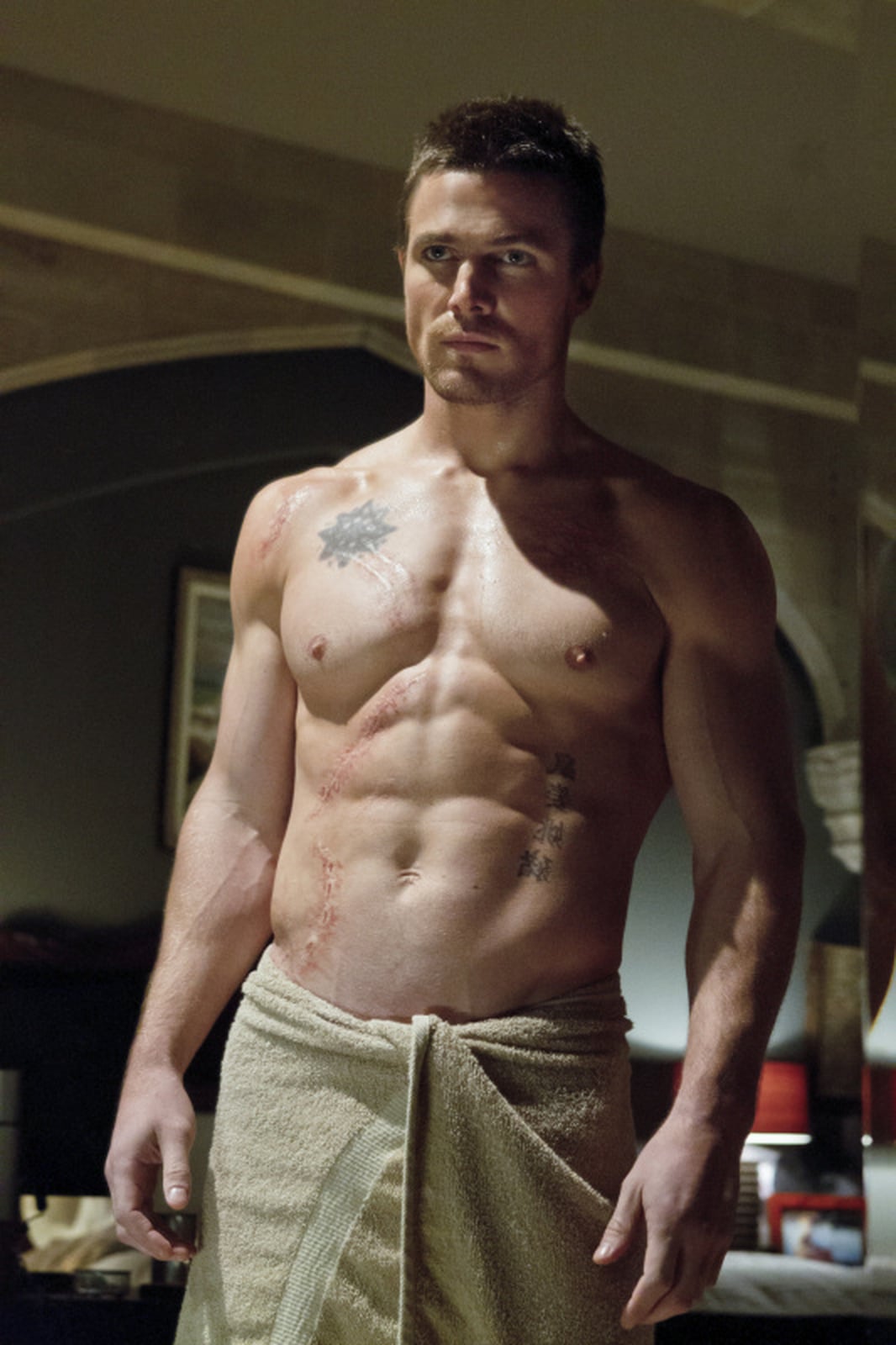 Stephen Amell Pictures On Arrow Popsugar Entertainment 6619