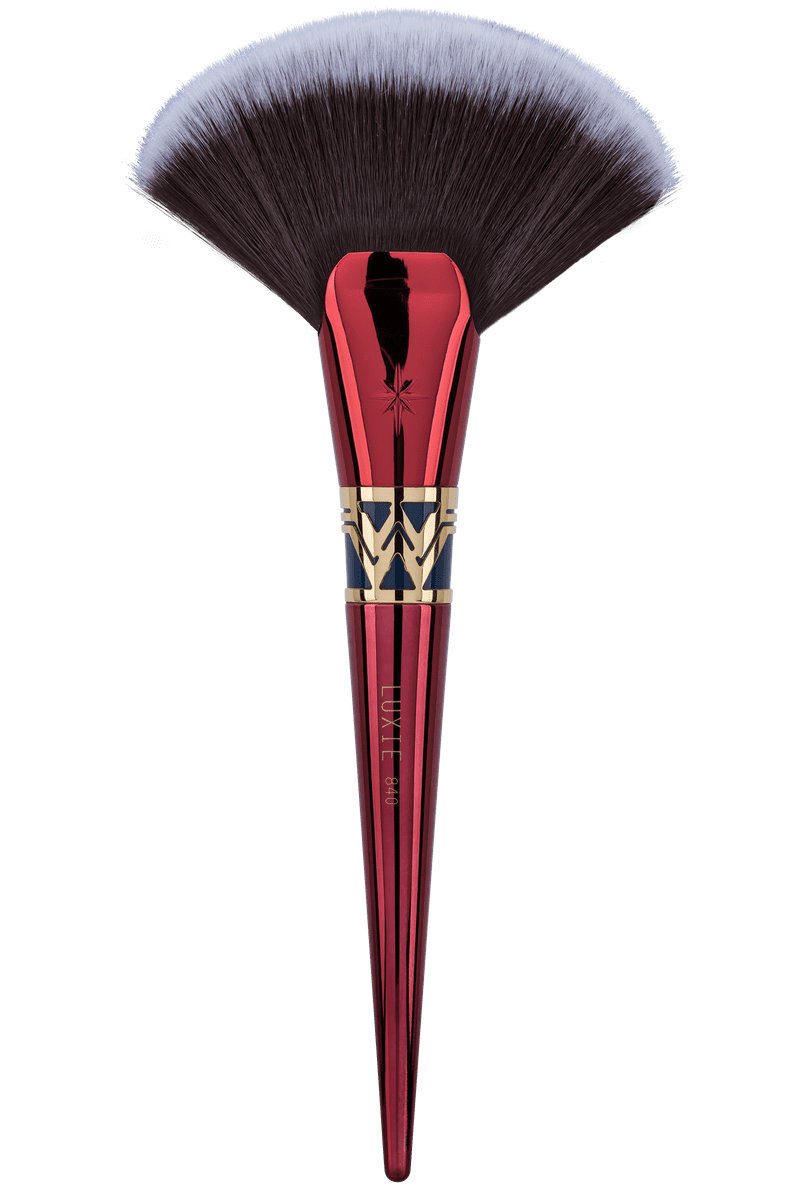 Luxie Wonder Woman Face Brush Set 840 Fan Brush