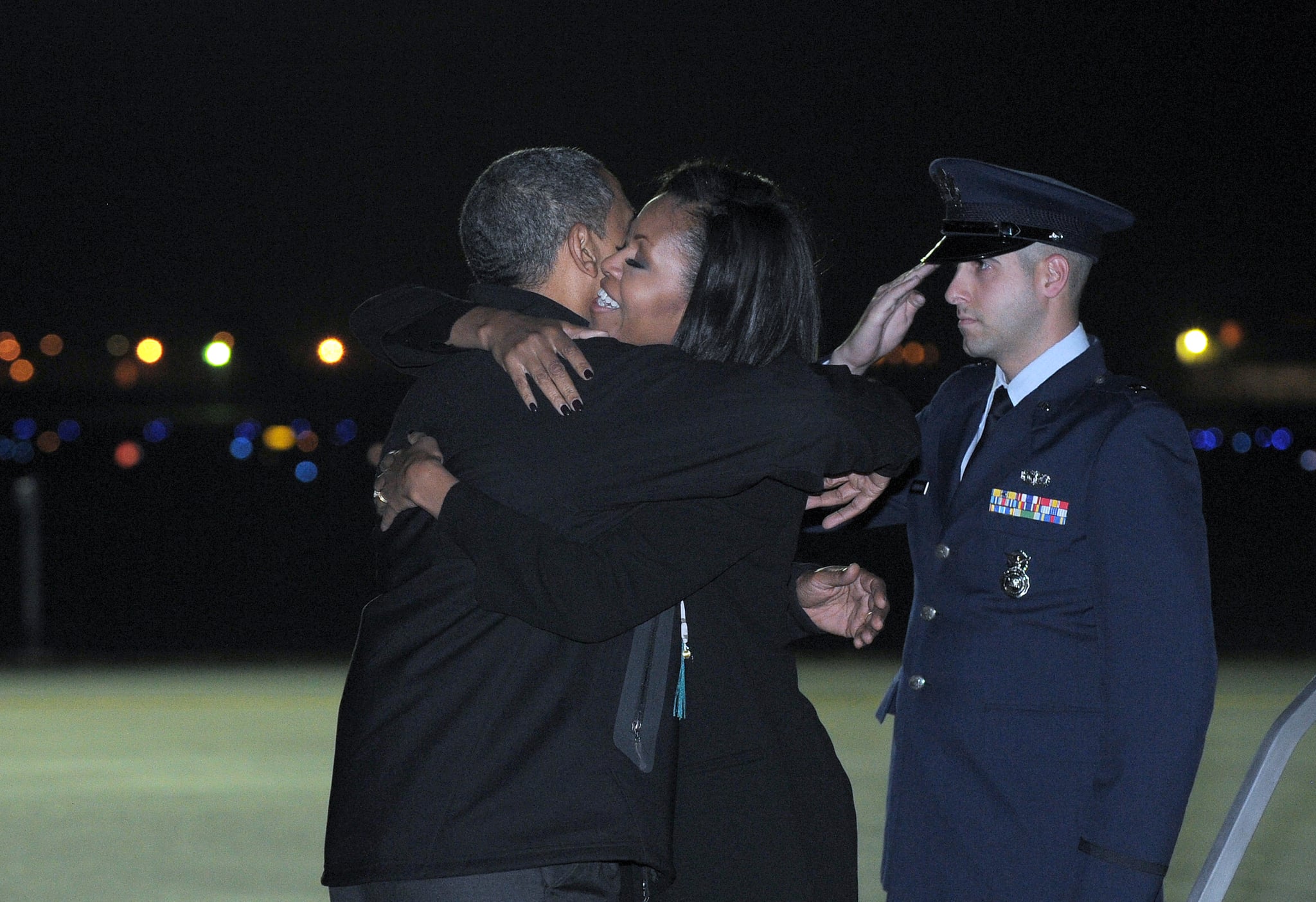 Michelle Obama Hugged Barack Obama R Pics