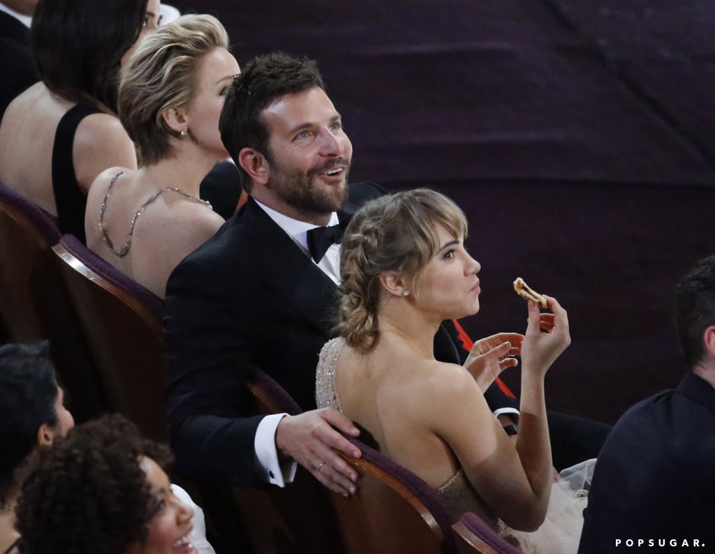 Bradley Cooper's girlfriend, Suki Waterhouse, snacked on pizza in the front row after Ellen passed around a few pies in the audience.
