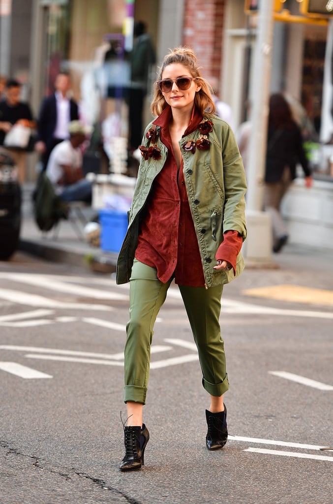 While a head-to-toe look in army green might overpower, Olivia broke it up with a brown button-down. The whole thing takes on a casual vibe, thanks to some strategic cuffing that show off the sleeves of her top, while the pants are cuffed above the ankle to put her shoes on display.