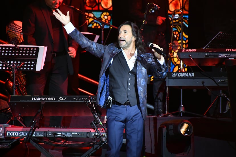 LAS VEGAS, NV - SEPTEMBER 15:  Recording artist Marco Antonio Solis performs at the Mandalay Bay Events Center on September 15, 2017 in Las Vegas, Nevada.  (Photo by Mindy Small/FilmMagic)