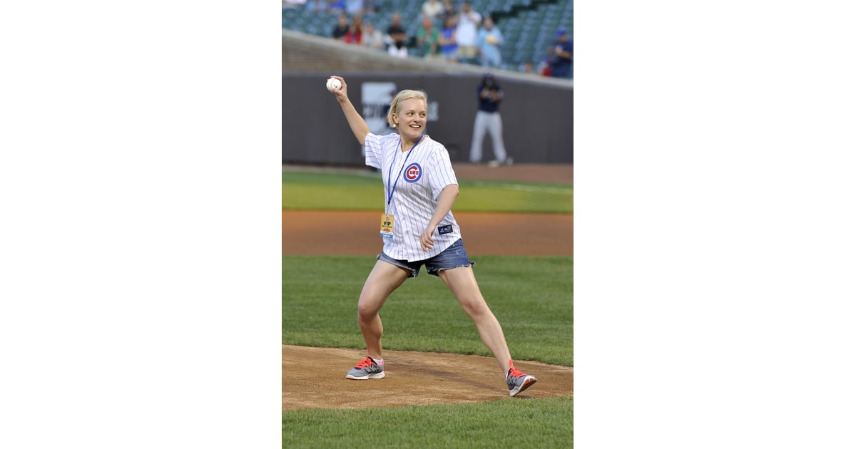 Elisabeth Moss threw out the first pitch for the Chicago Cubs in