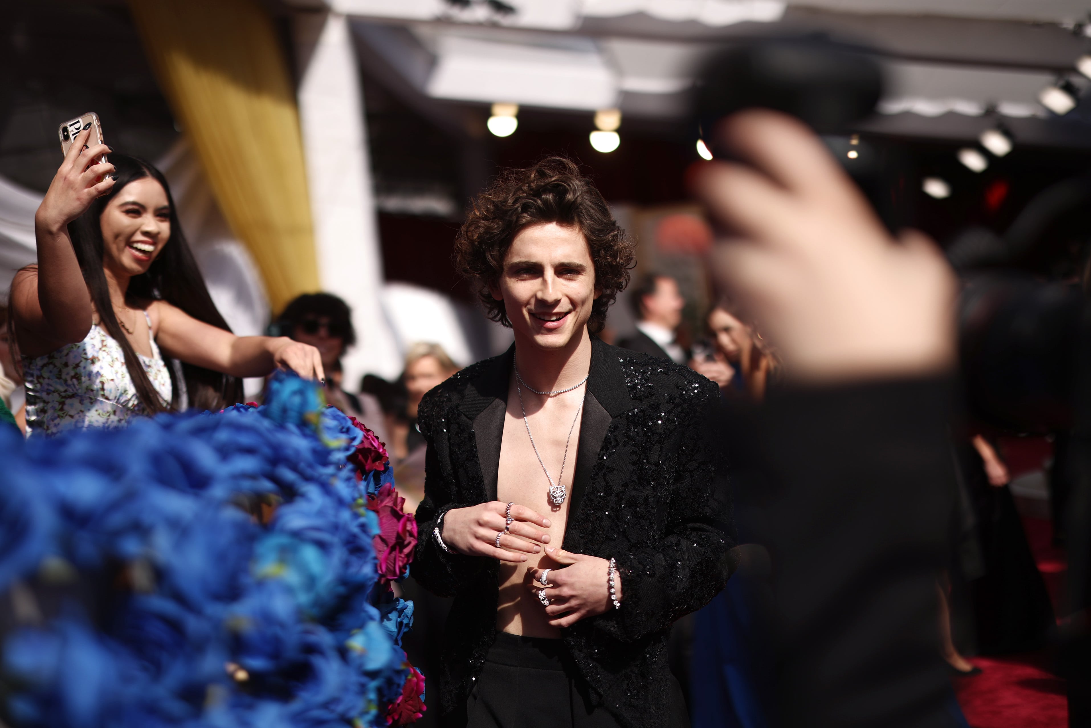 Timothée Chalamet Wore Louis Vuitton and Brought His Mom, Dressed in  Off-White, To The Golden Globes