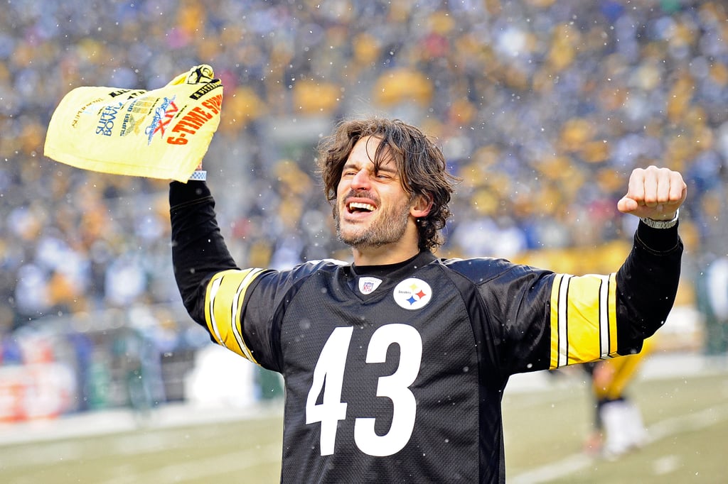 Joe Manganiello showed his Pittsburgh Steelers pride at a snowy game in December 2010.