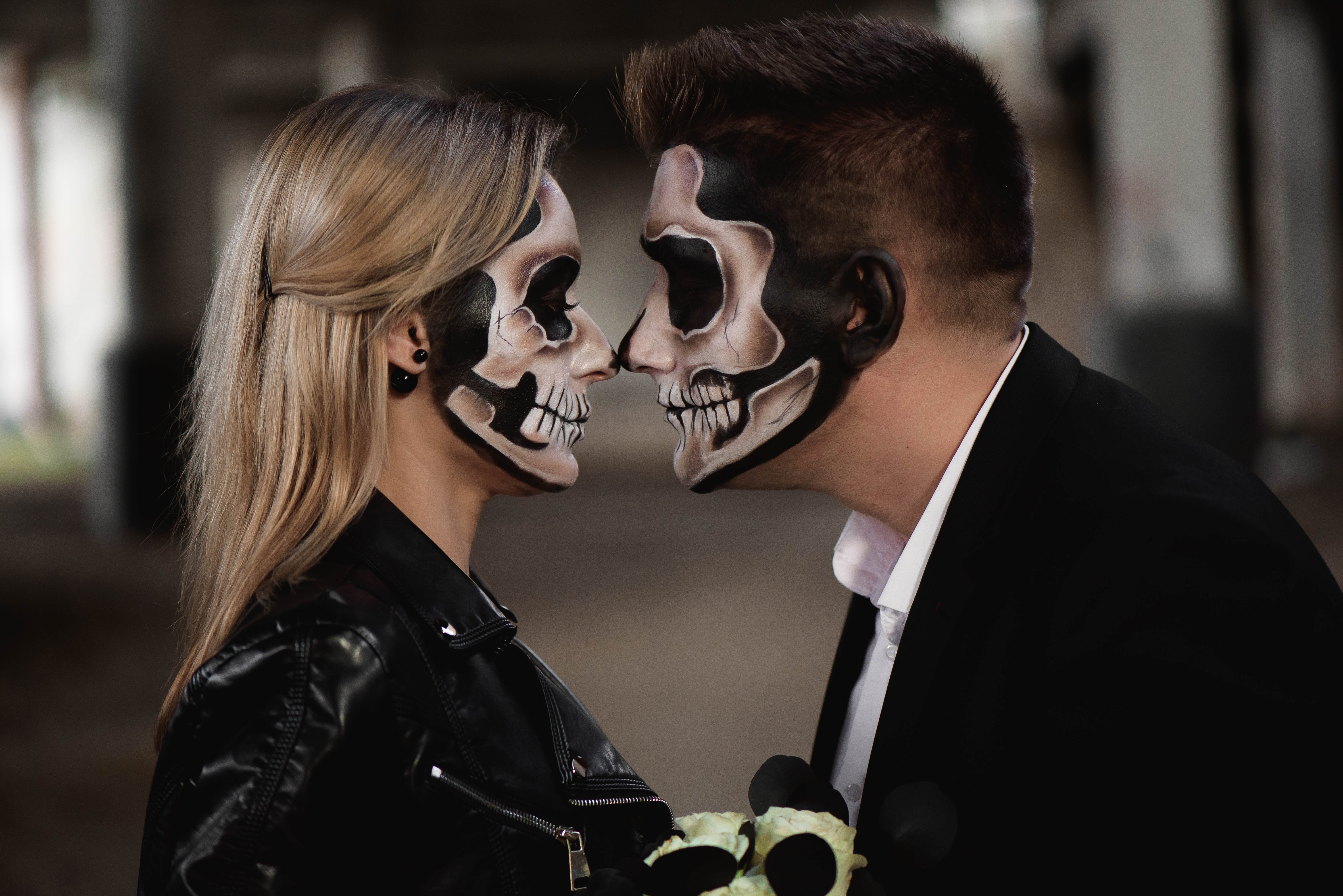 DIY Couples Costumes For Halloween That Are Actually Pretty Clever