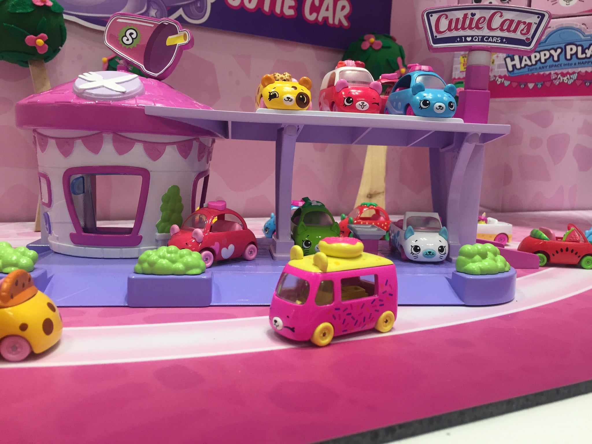 shopkins cutie cars diner playset
