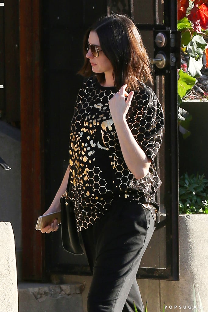 Anne Hathaway Out in LA December 2015 | Pictures