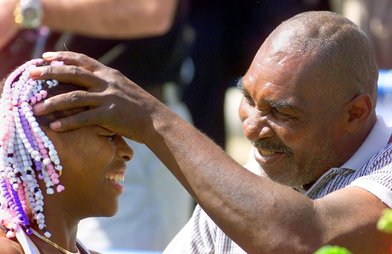 Richard Williams Congratulating Serena at the Evert Cup in 1999