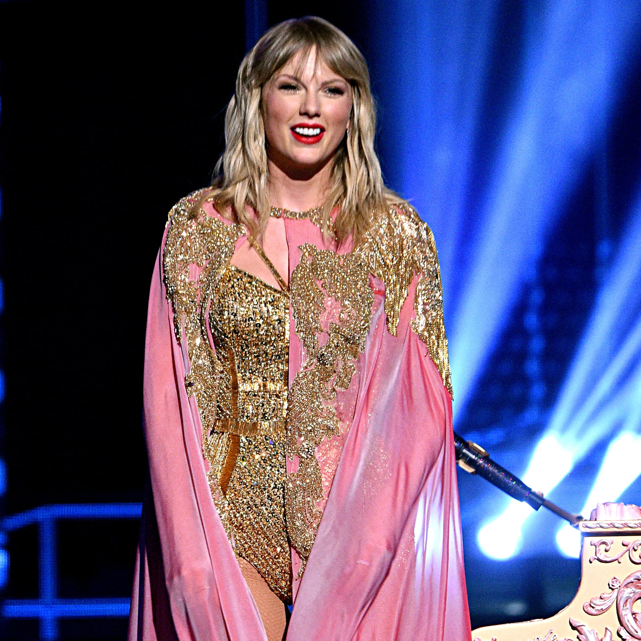 Taylor Swift At The American Music Awards 2019 Popsugar