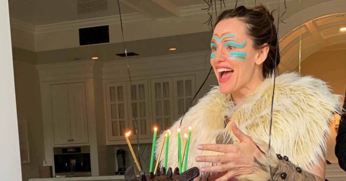 Jennifer Garner Dresses Up For Son’s Birthday | PS Family