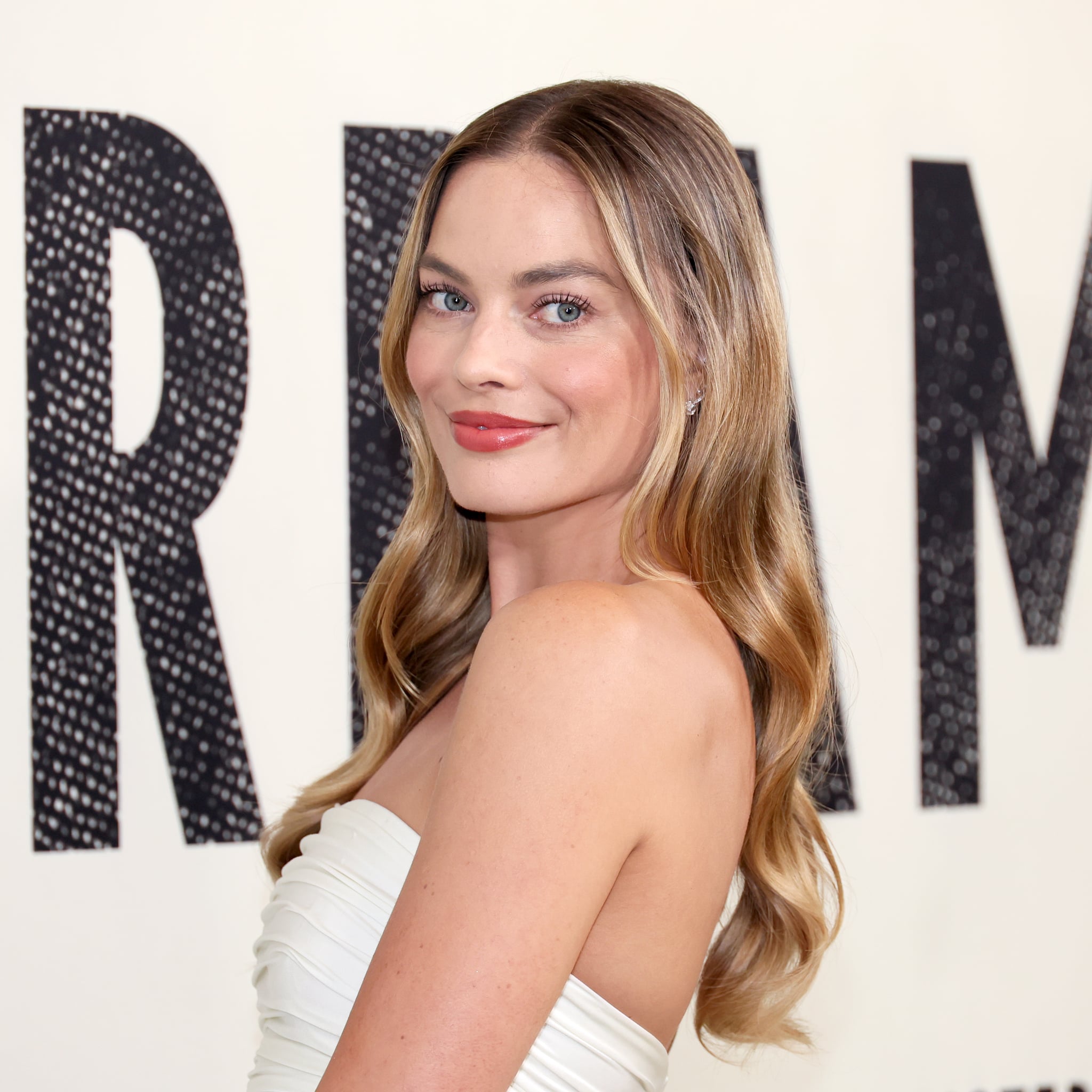 Margot Robbie looks unrecognisable as she debuts bold new look at the  Oscars  Irish Mirror Online